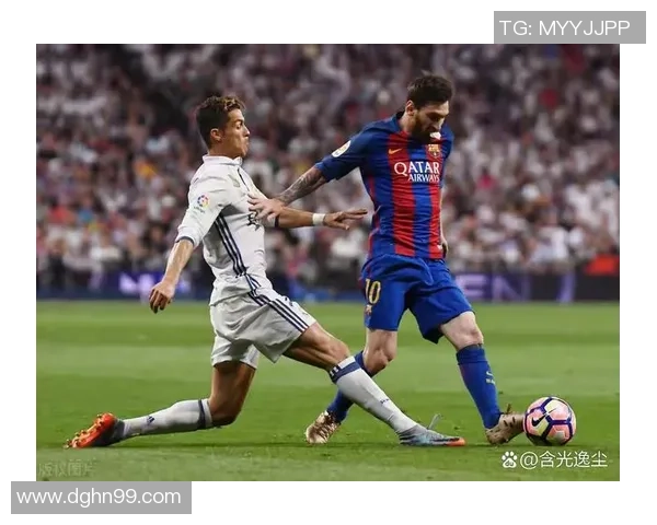 足球明星脚法对比分析探讨梅西与C罗的技术特点与风格差异